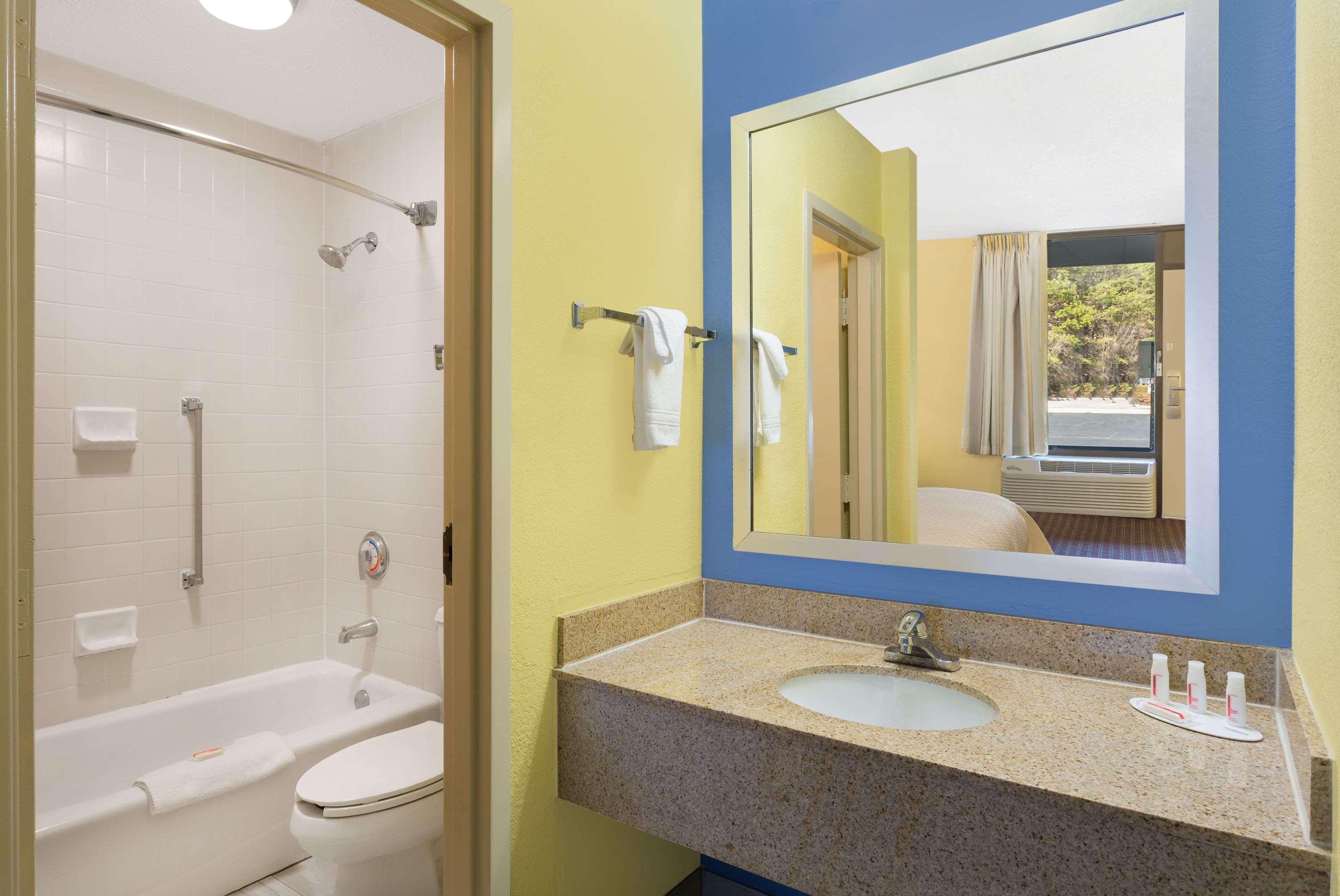 Days Inn By Wyndham Mocksville Buitenkant foto